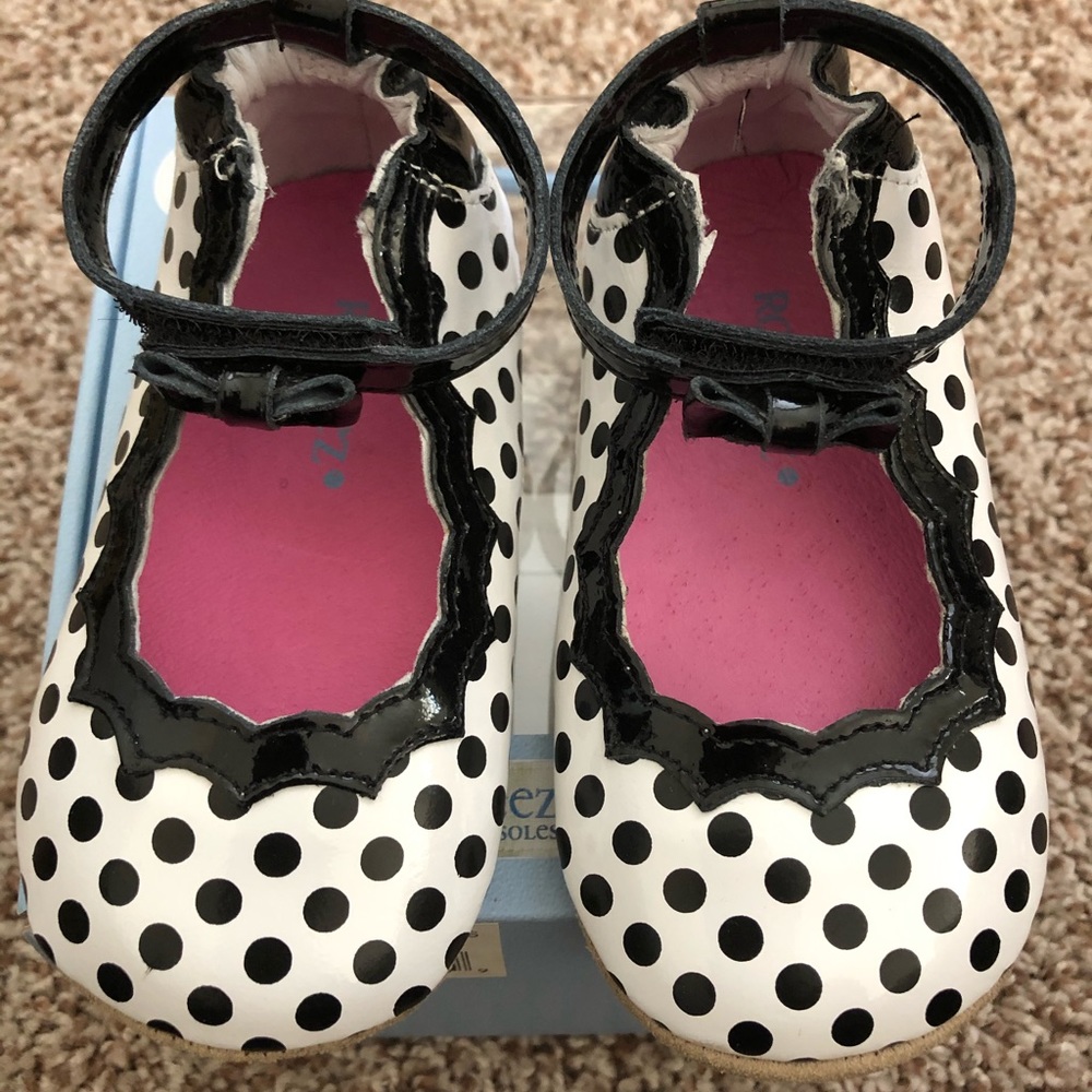 Toddler girls Robeez